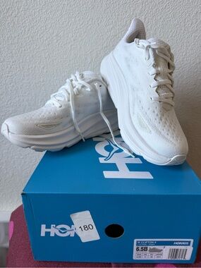 HOKA Clifton 9 Triple White Women’s 6.5